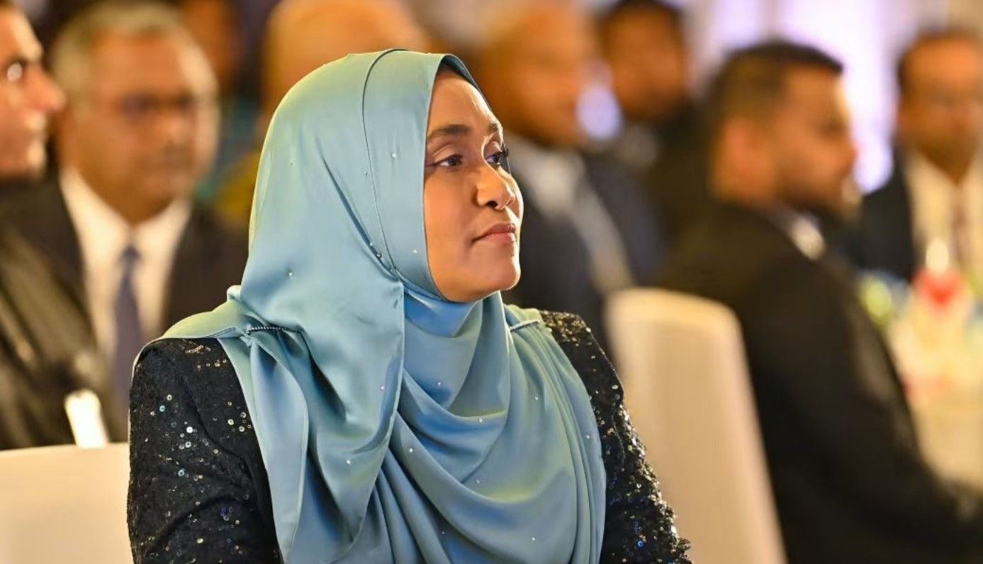 މެޑަމް ސާޖިދާ: ދޮރީ ދަރިިފުޅު ދުވަހަކުވެސް ވޭޕް ބޭނުމެއް ނުކުރޭ، ދުންފަތުގެ އިސްތިއުމާލެއް ވެސް ނުކުރޭ